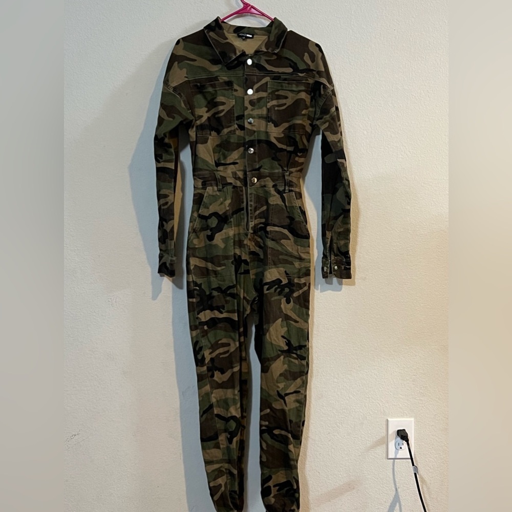 Fashion nova camp jumpsuit size small